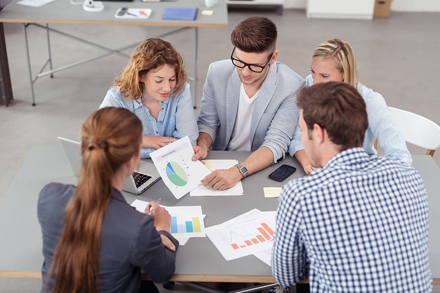 como atrair franqueados - envolva a equipe de vendas